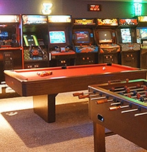 Father & Son Build Insanely Impressive Retro 80s Arcade In Basement
