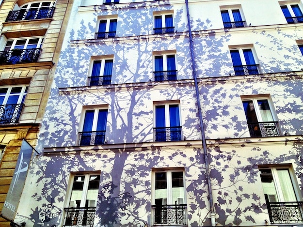 Hotel-Facade-Painted-Vine