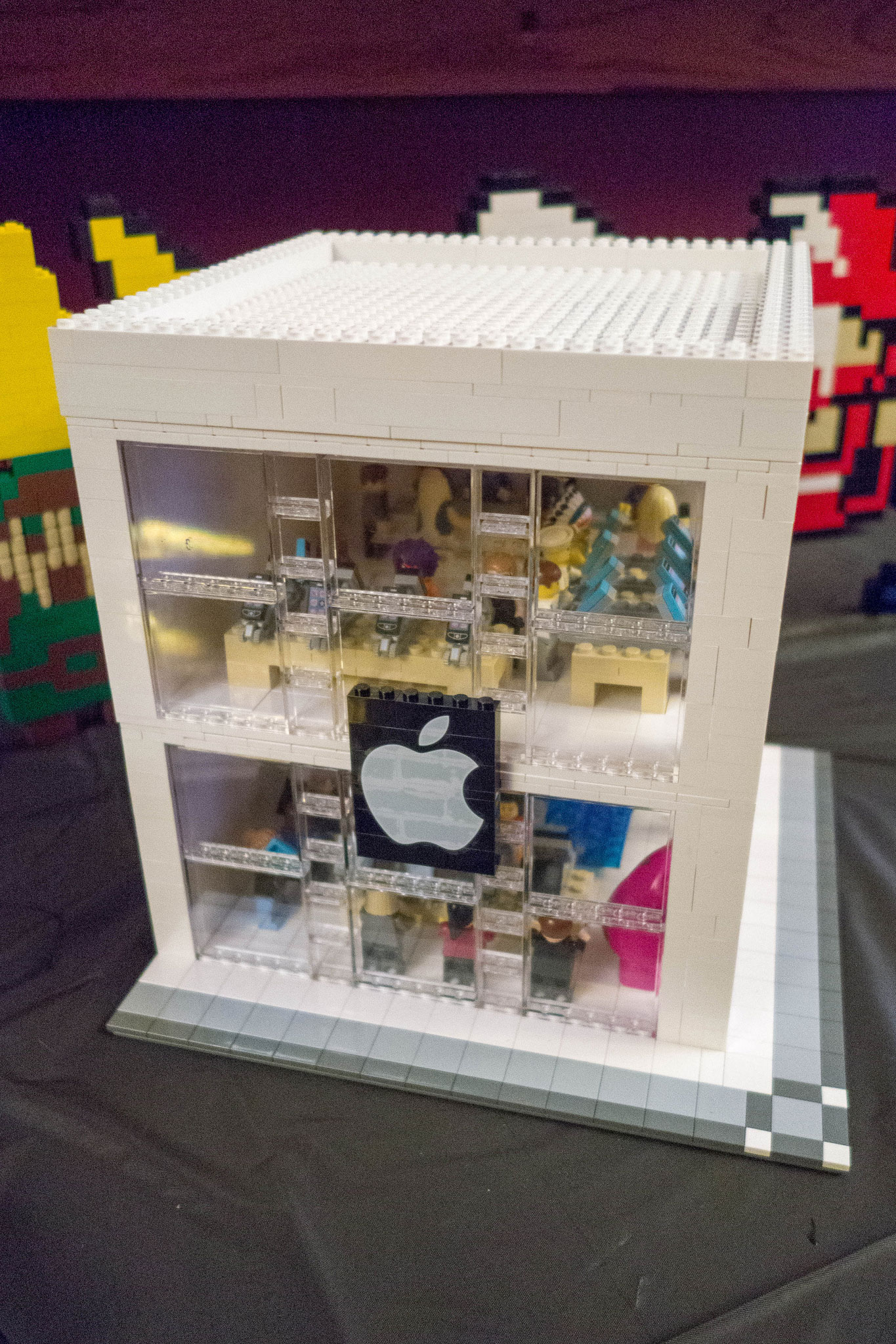 lego-apple-store-build