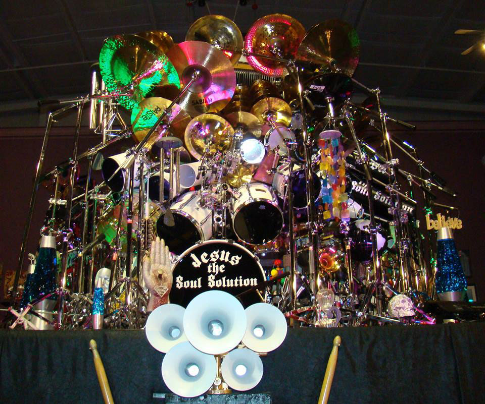 worlds-largest-drum-set