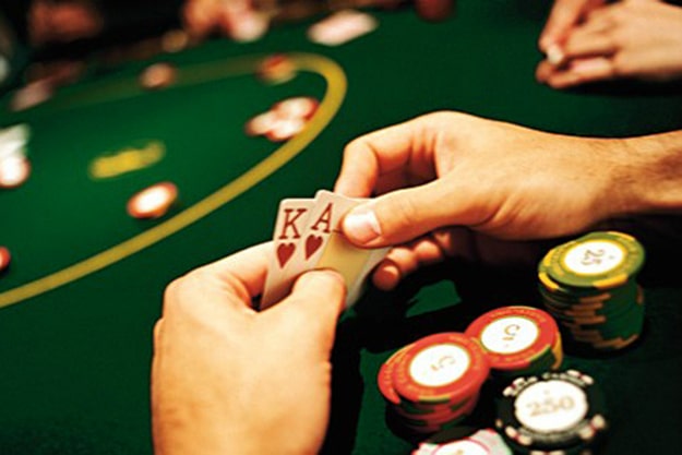 How To Play Poker Professional Header