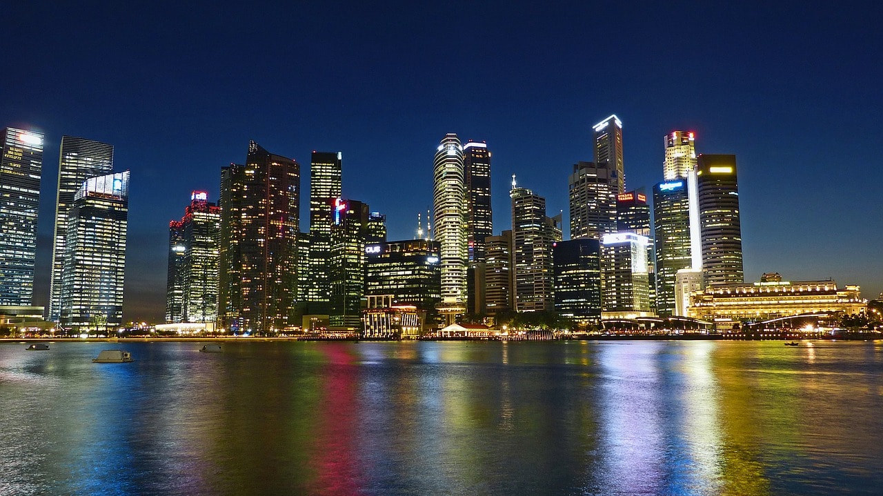 10 Reasons Moving Singapore Header Image