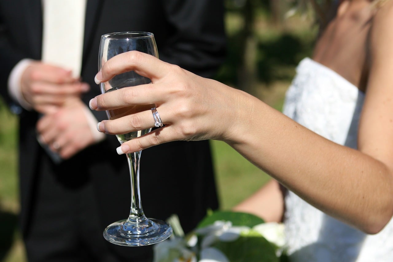 8 Tips Engagement Ring Header Image