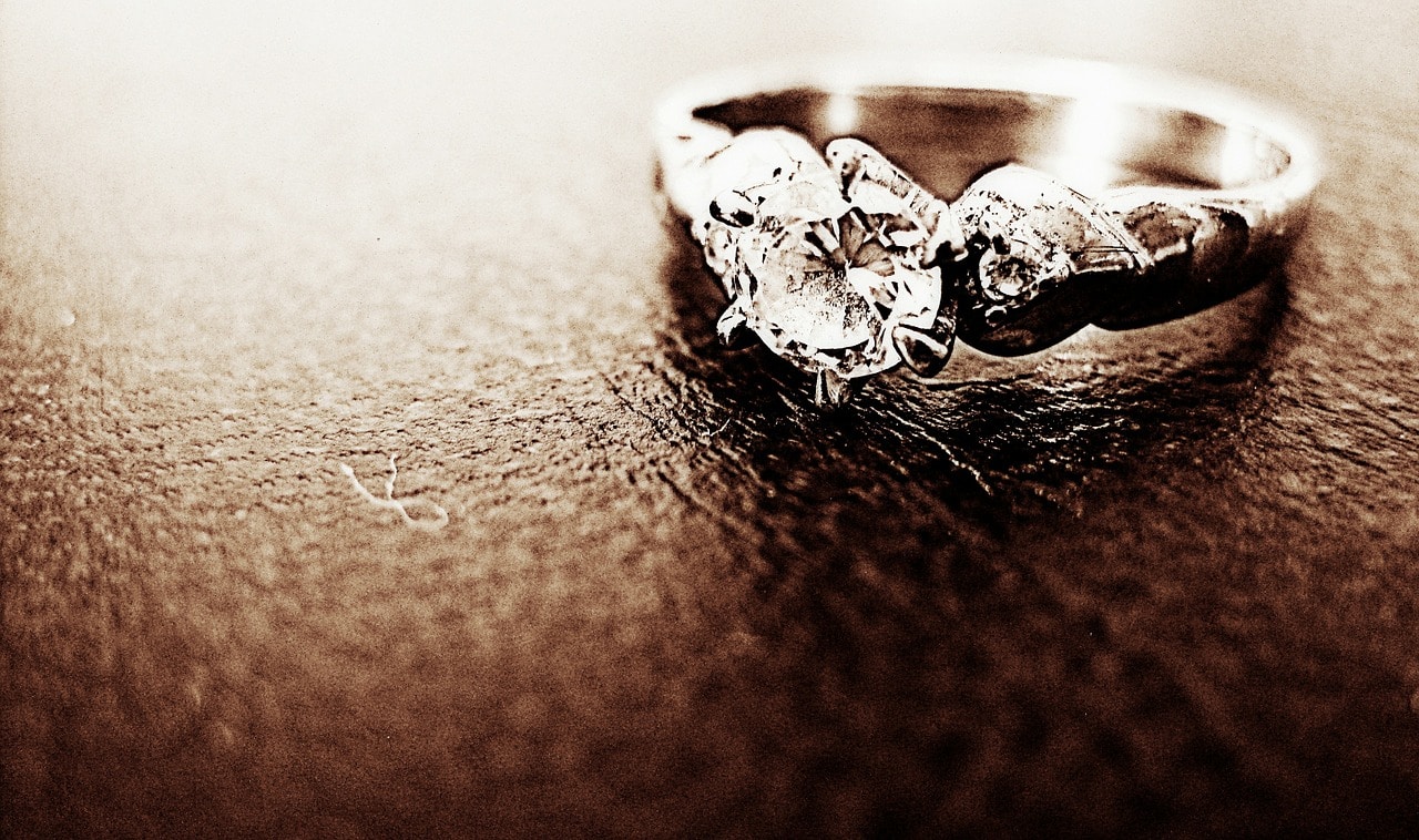 Engagement Ring Tips Article Image