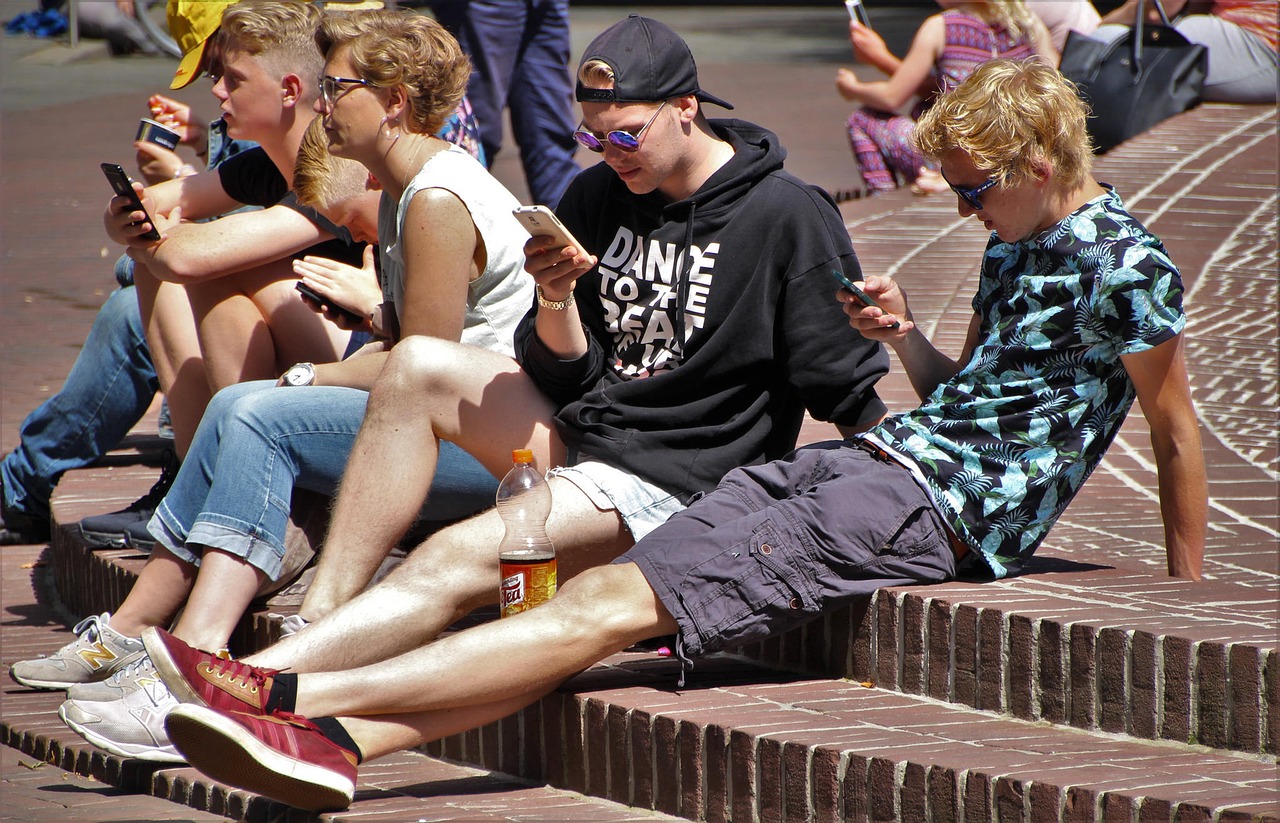 Smartphone Addiction Facts Header Image