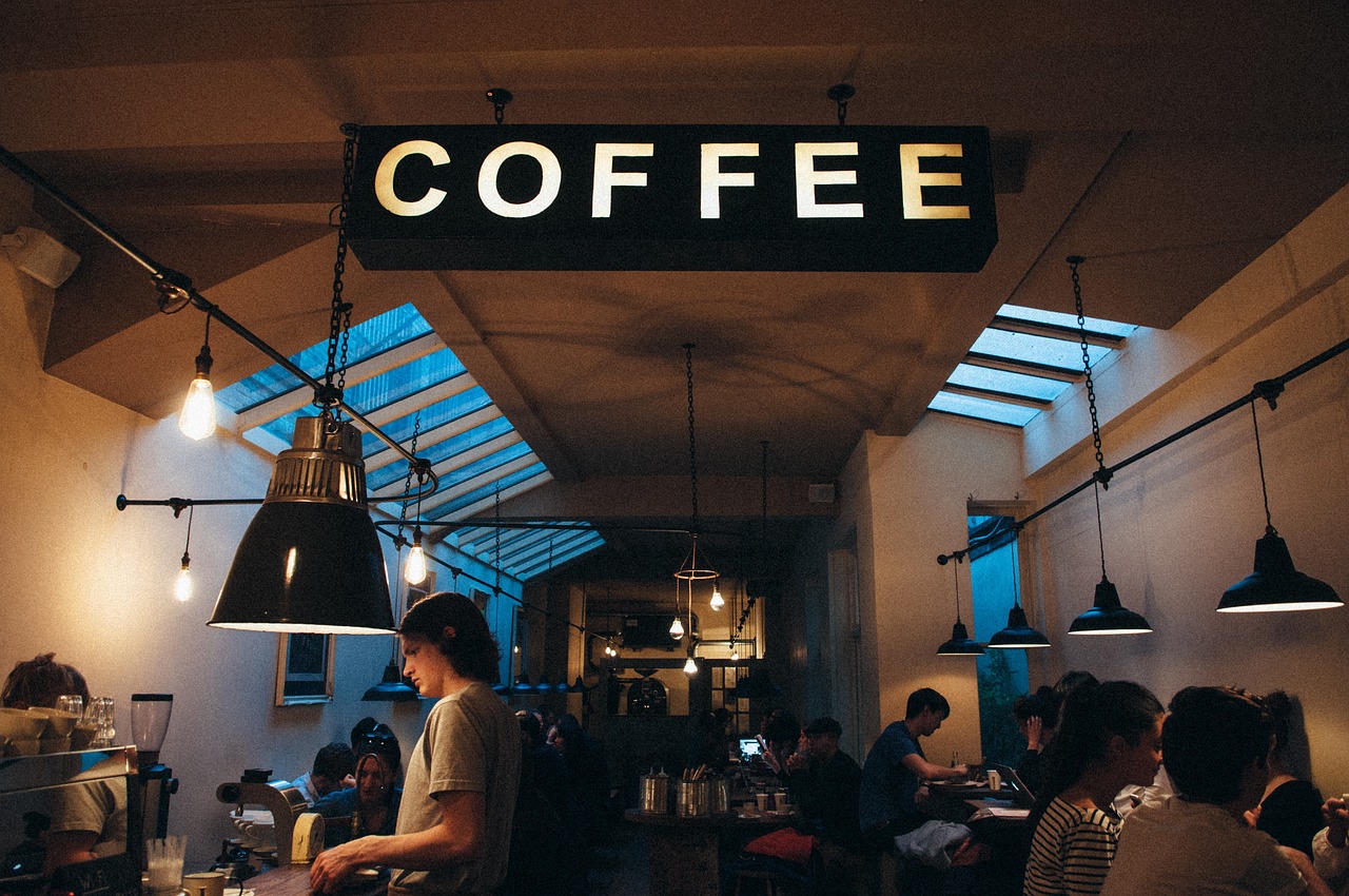 Tips Attract Customer Café Header Image
