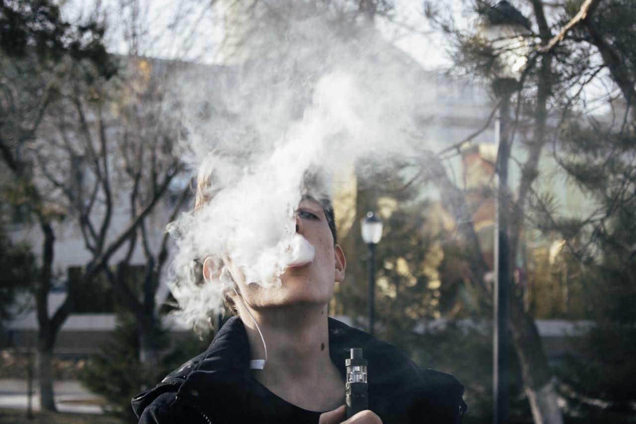 Smokers Turn Vaping Article Image