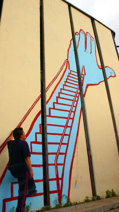 Graffiti Illusions Street-and-Wall-Art-Illusions