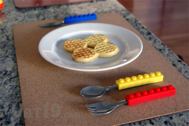 snack-and-stack-building-block-utensil-set