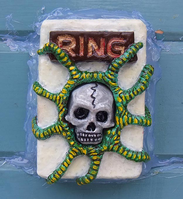 DIY-Plastic-Skull-Doorbell 1 Shannon Larratt Plastic Skull Doorbell