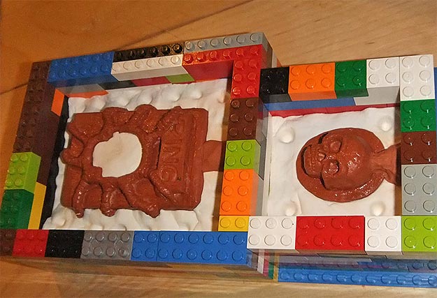 DIY-Plastic-Skull-Doorbell 3 Shannon Larratt Plastic Skull Doorbell