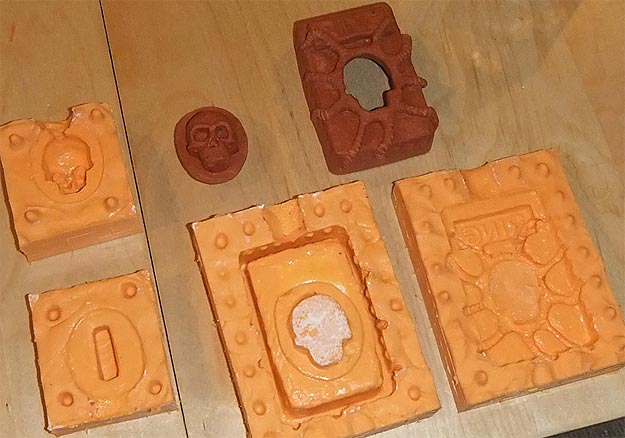 DIY-Plastic-Skull-Doorbell 4 Shannon Larratt Plastic Skull Doorbell