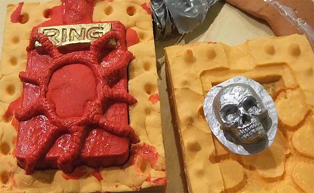 DIY-Plastic-Skull-Doorbell 6 Shannon Larratt Plastic Skull Doorbell