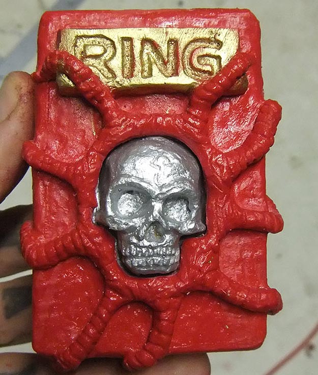 DIY-Plastic-Skull-Doorbell 7 Shannon Larratt Plastic Skull Doorbell