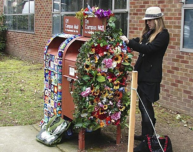 Art Students Decorate Mailboxes University of Washington Mailbox Art