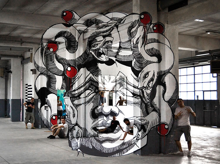 Medusa Anamorphic Street Art Design