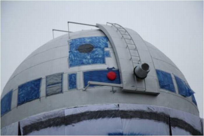 R2-D2 Observatory Dressup Student Prank R2-D2 Observatory Dressup Student Prank