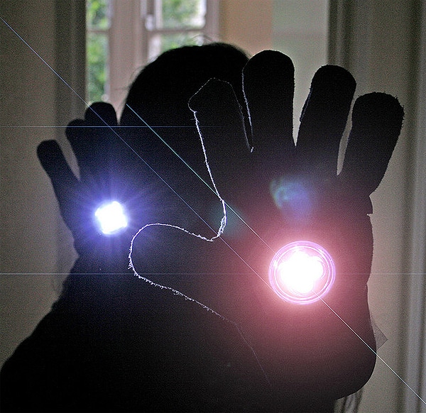 Geek Must Have Gloves 4 Iron Man Replica Gloves