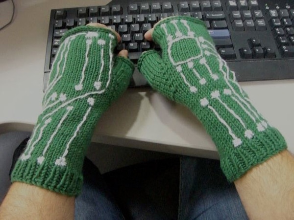 Geek Must Have Gloves 6 Knitted Motherboard Winter Gloves
