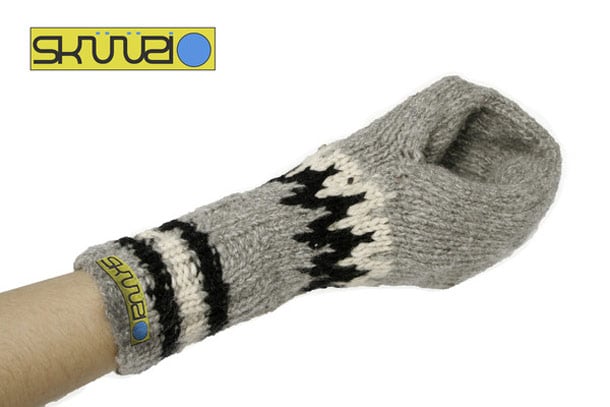 The Skuuzi Beer Party Glove