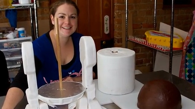 R2D2-Cake-Tutorial-Video