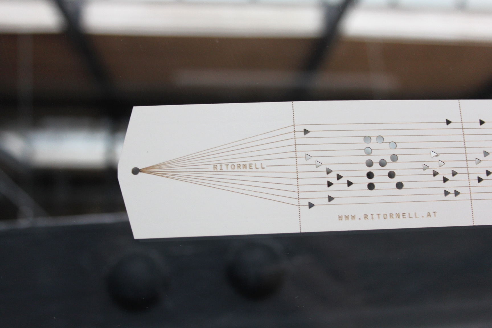 business-card-musicbox-strip business-card-musicbox-strip