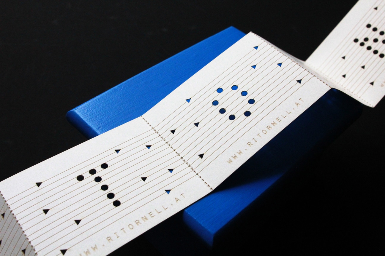 business-card-musicbox-strip business-card-musicbox-strip