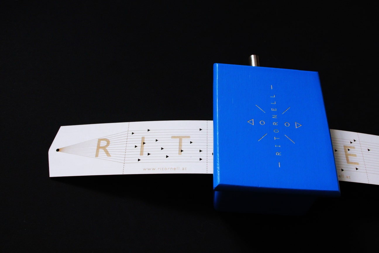 business-card-musicbox-strip business-card-musicbox-strip