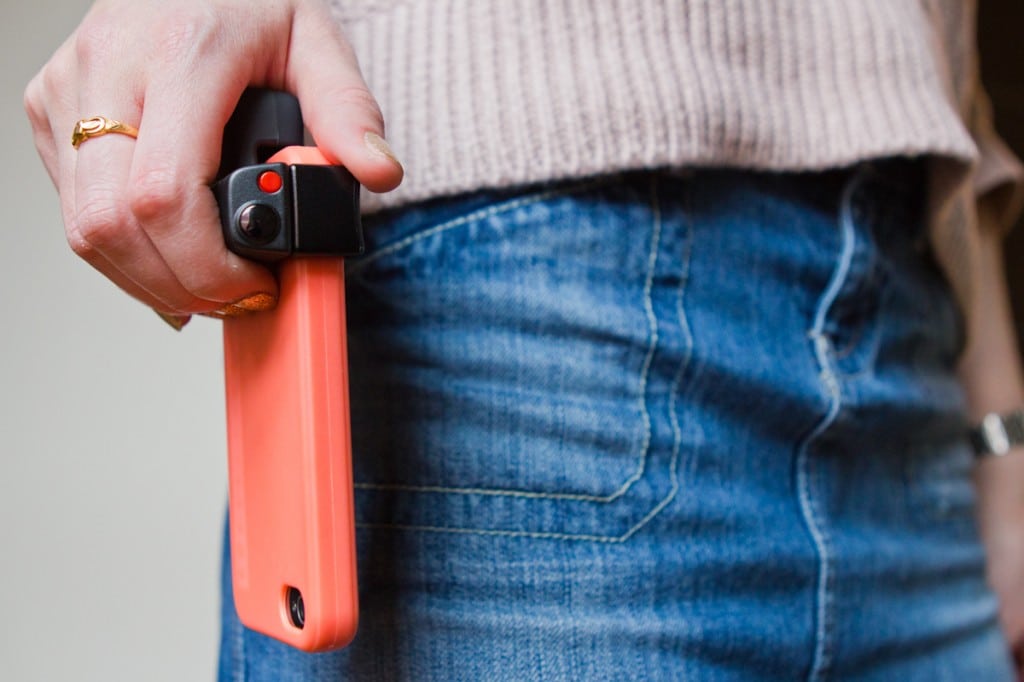 iphone-shutter-grip-accessory