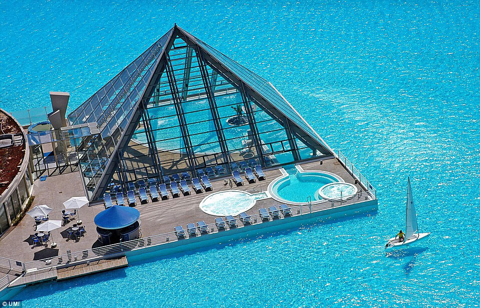 worlds-largest-swimming-pool