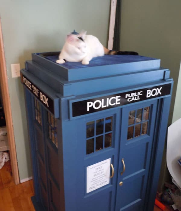 TARDIS-House-For-Cats