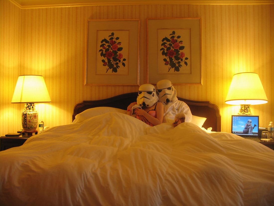 stormtroopers-in-love-at-home stormtroopers-in-love-at-home