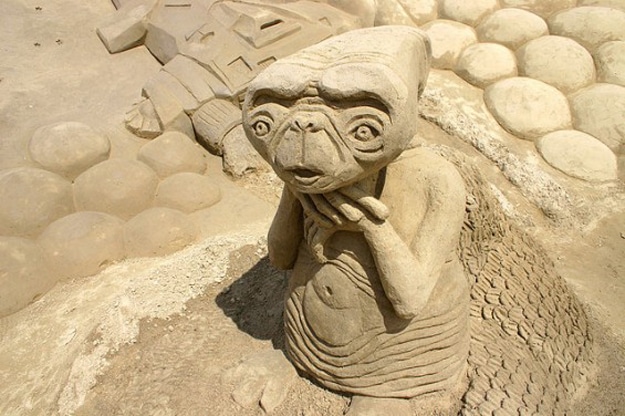 ET-Sand-Art-Sculpture