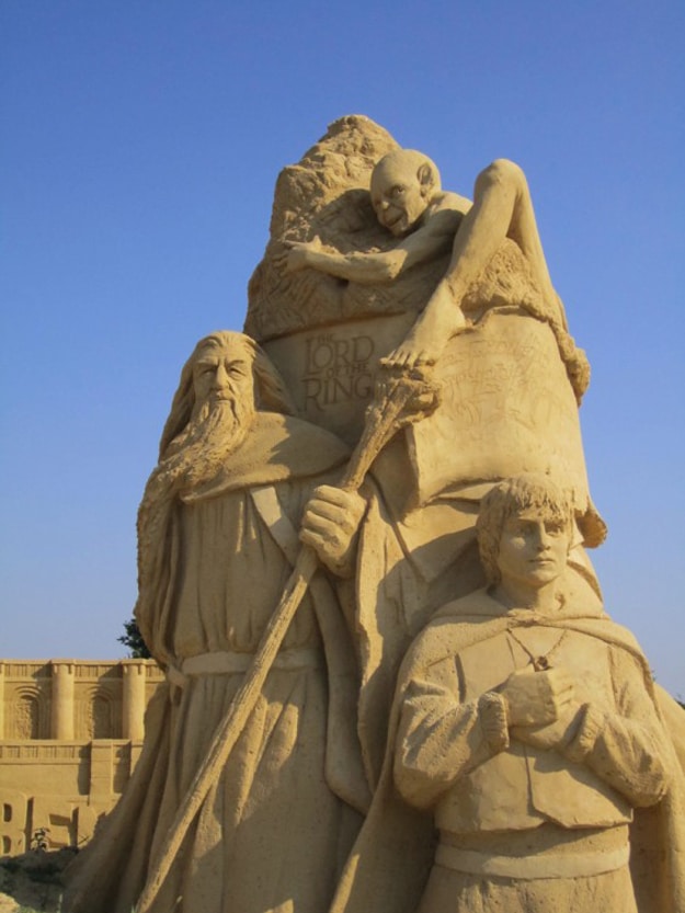 LOTR-Sand-Art-Sculpure