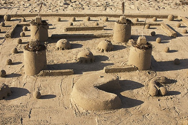 Pac-Man-Sand-Art-Sculpture