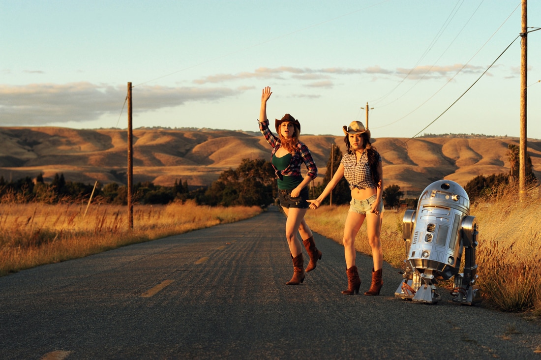 R2-D2-Star-Wars-Cosplay R2-D2-Star-Wars-Cosplay