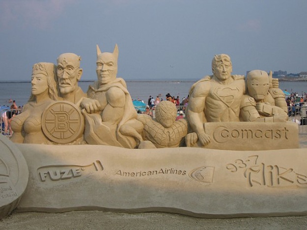 Superheroes-Sand-Art-Sculpture