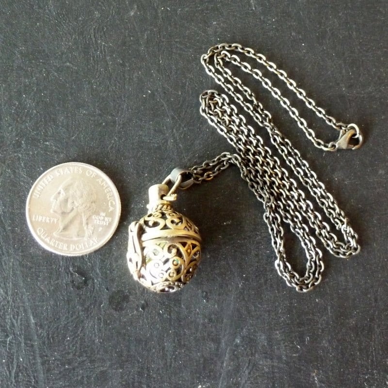 hunger-games-peeta-necklace hunger-games-necklace-design