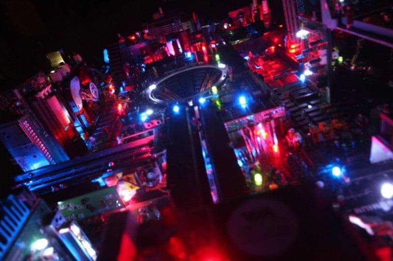 Electri-City-Recycled-Sculptures Cityscapes-From-Old-Computer-Parts