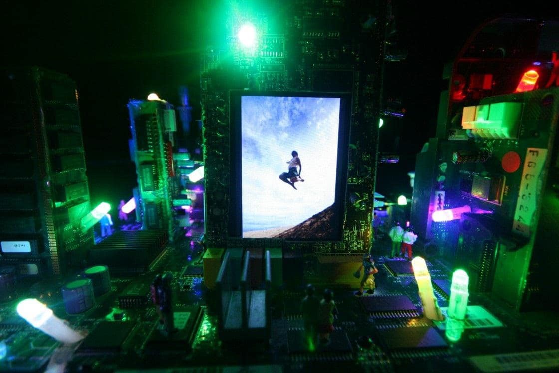Electri-City-Recycled-Sculptures Cityscapes-From-Old-Computer-Parts