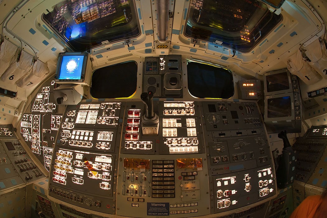 Space-Shuttle-Flight-Decks