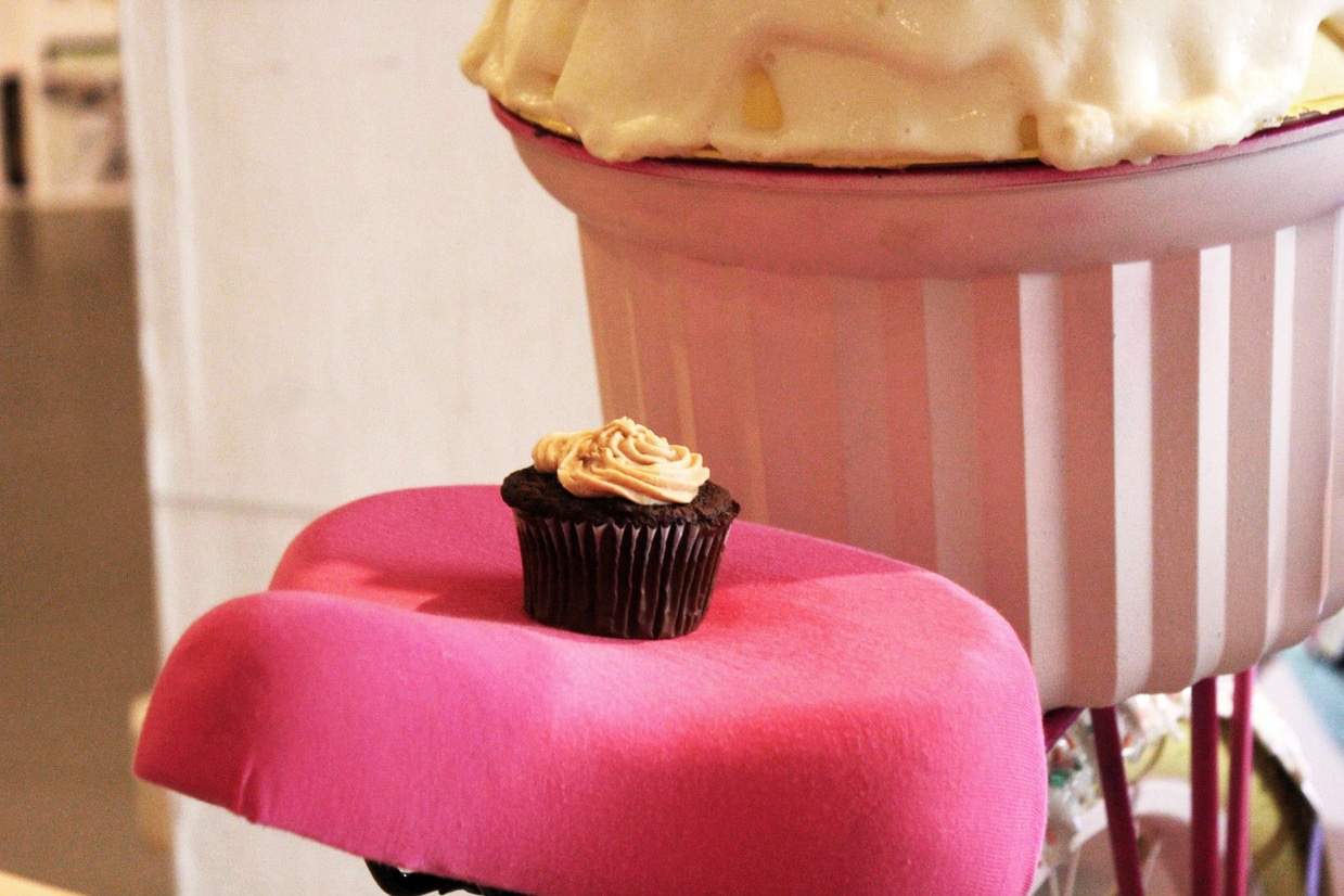 candy-bicycle-dispenses-cupcakes candy-bike-dispenses-cupcakes