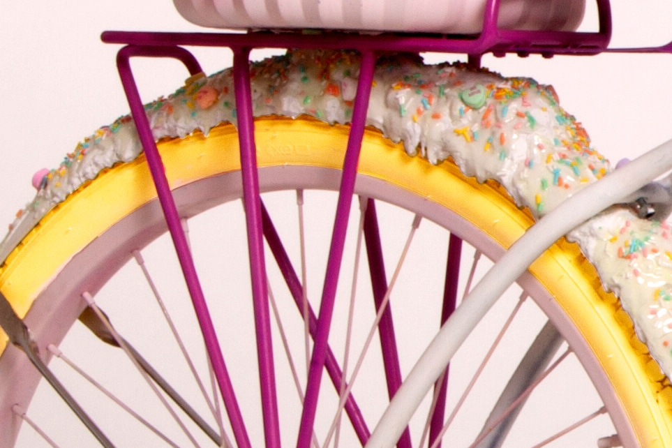 candy-bicycle-dispenses-cupcakes candy-bike-dispenses-cupcakes