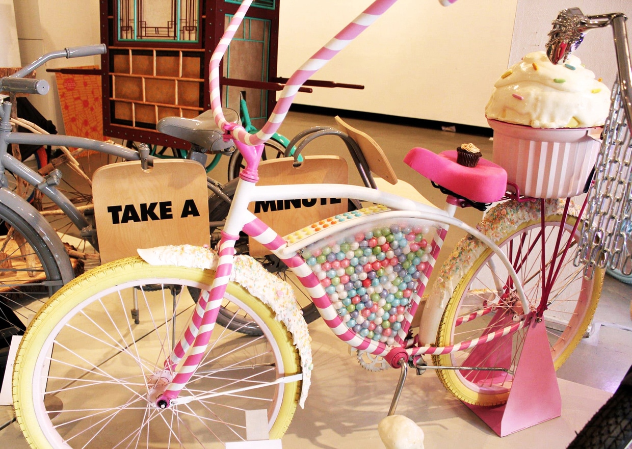 candy-bicycle-dispenses-cupcakes candy-bike-dispenses-cupcakes