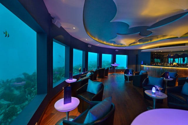 world's first underwater bar