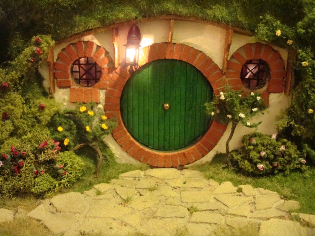 toy-doll-house-hobbit