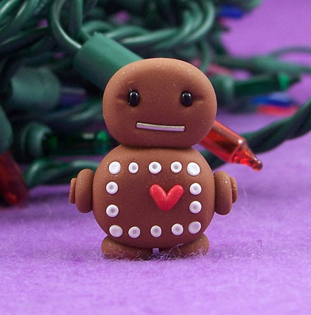 gingerbread-robot-holiday-spirit