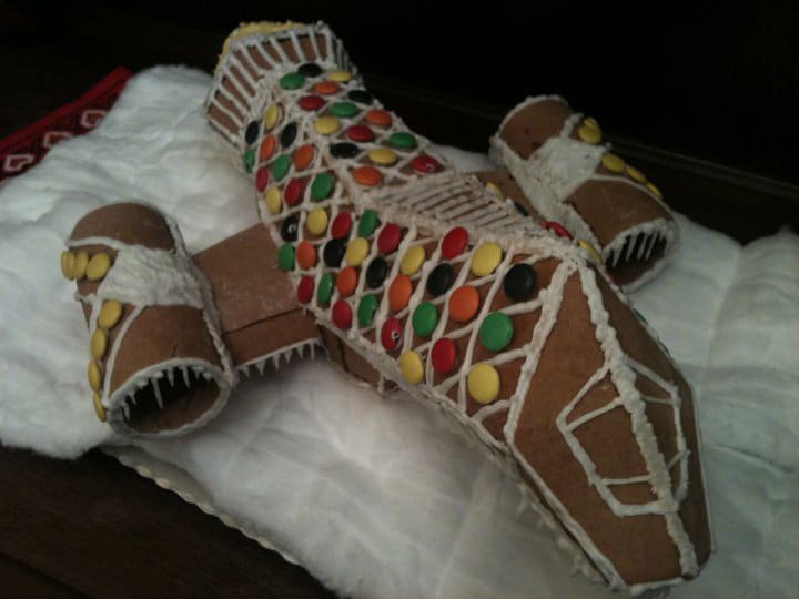 gingerbread-serenity-spaceship-holiday-spirit