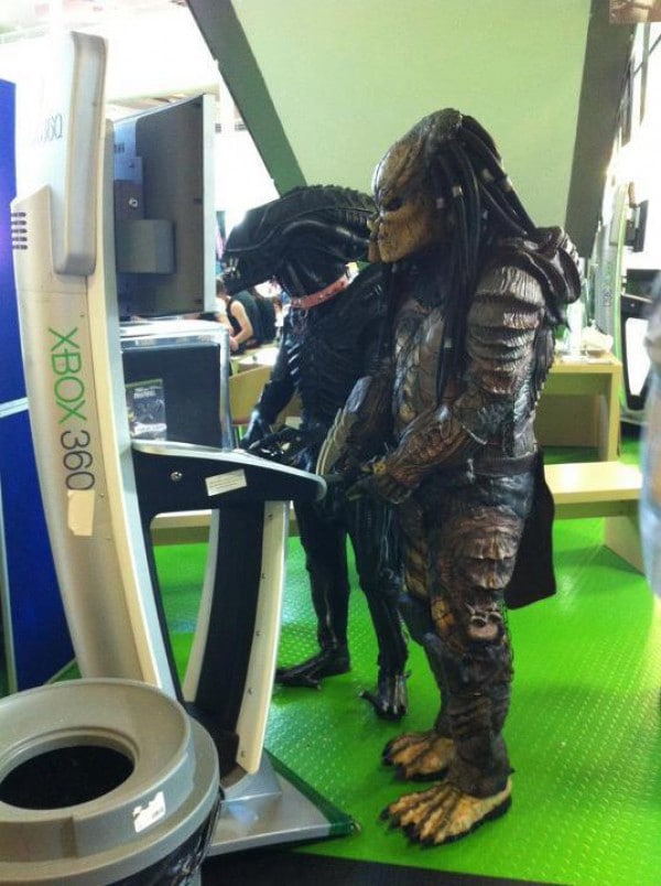 alien-predator-cosplay-costumes sci-fi-fantasy-cosplay