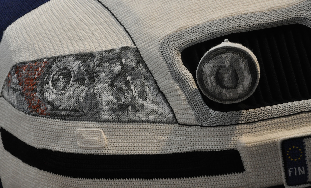 crocheted-police-car-sculpture crocheted-police-car-model-sculpture